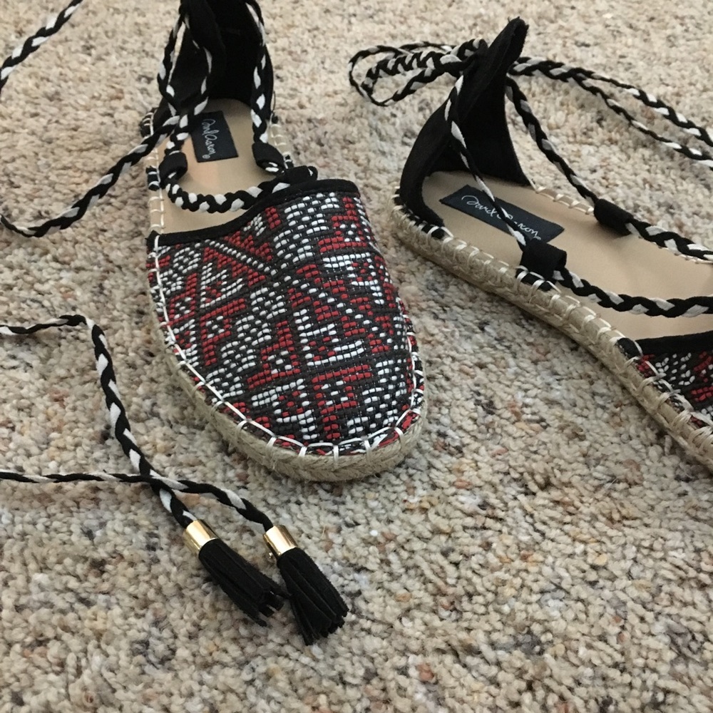Aztec Print Lace-up Flats